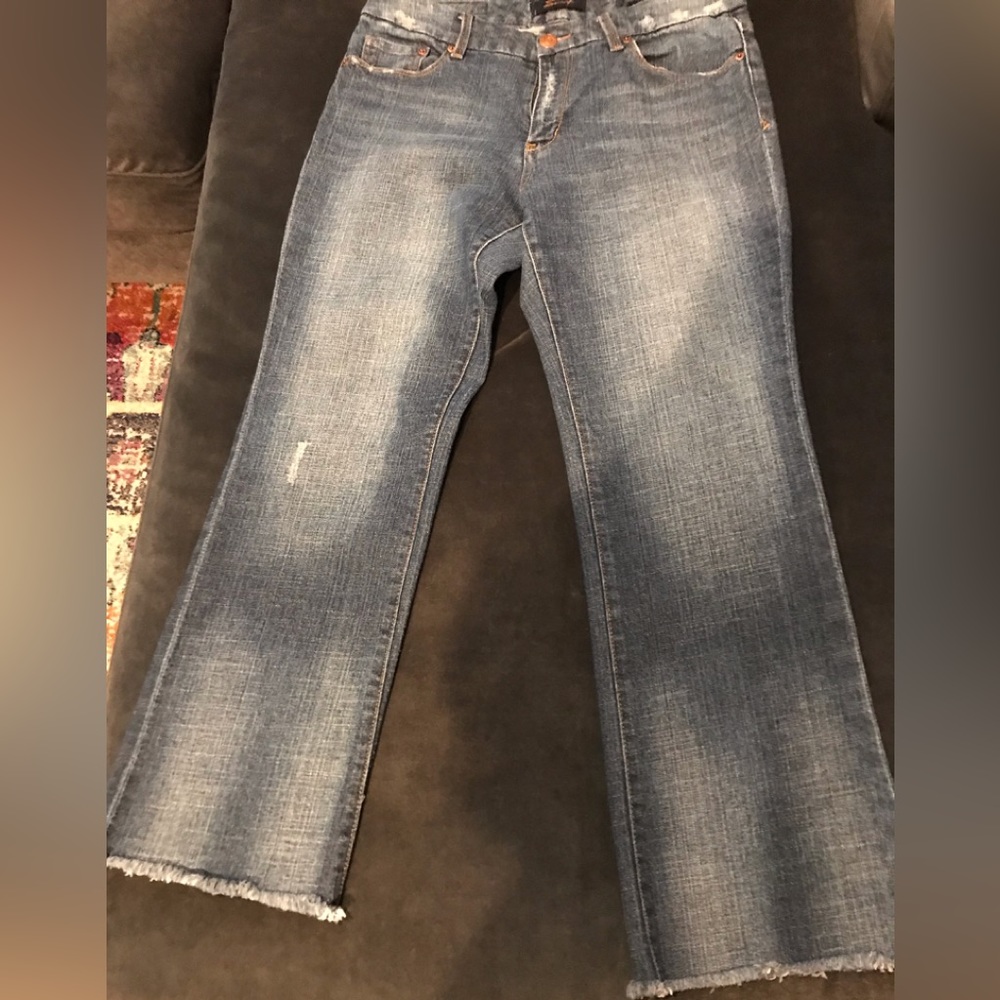 LUCKY JEANS 💕🌹😍 these jeans hug in all the right places! Size 10